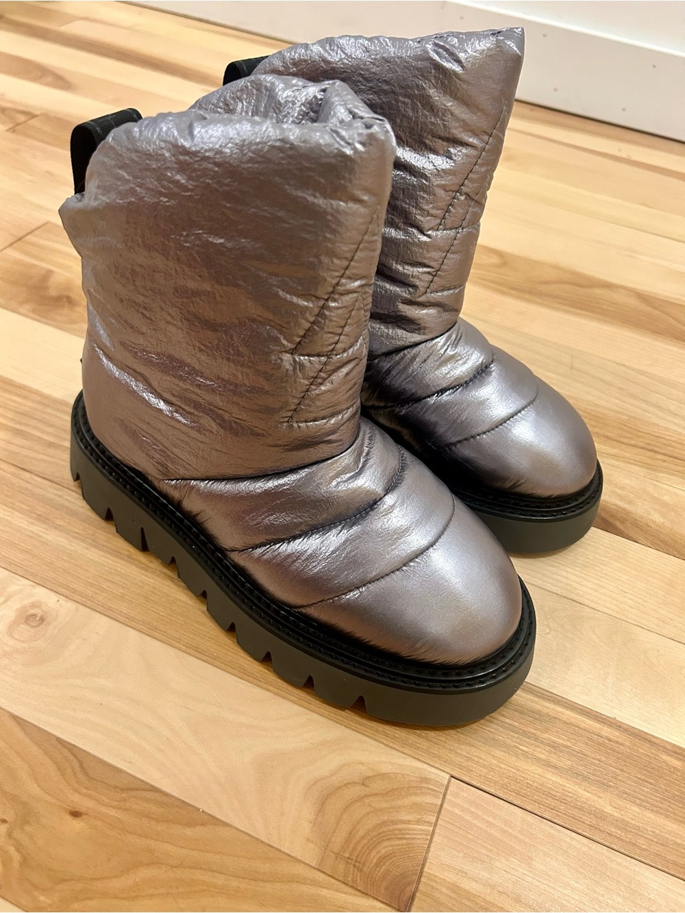 Women's Metallic Silver Puffer Winter Boots - Insulated Comfort